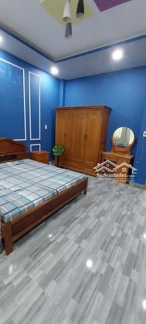 chủ gửi bán gấp, nhà ngộp, từ 3 tỷ giảm còn 2,45 tỷ. mặt tiền nhựa, full nội thất gỗ