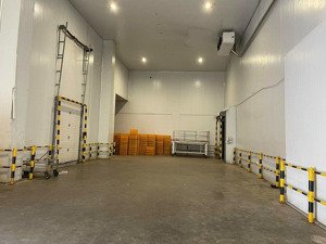 cho thuê nhà kho 280m2 + 120m2 bãi dựng xe, tại đường phùng hưng gần hoàng thị loan, giá 16 triệu