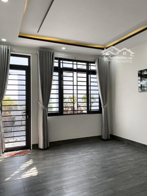gia đình cần tiền bán gấp nhà mặt tiền nhật tảo, q.10, dt: 3x11m, 4 tầng kiên cố, chỉ hơn 10 tỷ