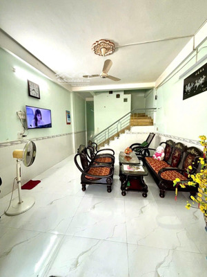 bán nhà trệt lầu giá tốt khu dân cư 586