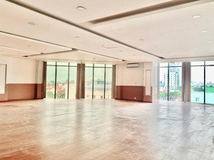 văn phòng 221 m2 chỉ 50 tr/tháng có thương lượng. lh: 0935 999 438 office danang