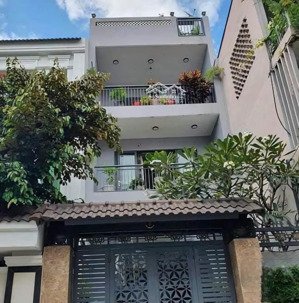 cần tiền,bán gấp, giảm thẳng 200 triệu chdv giá 4tỷ688, 120m2,tại cư xá lữ gia gần đh bách khoa