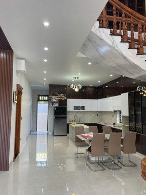 bán gấp căn biệt thự siêu vip phường phước nguyên bà rịa giá 11,4 tỷ nội thất xịn sò