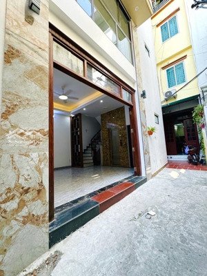 cho thuê nhà nguyên căn lệ mật - việt hưng - thang máy - gần oto đỗ