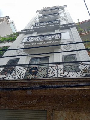 chính chủ cho thuê nhà lô góc nguyên hồng. diện tích: 65m2 x 7 tầng.