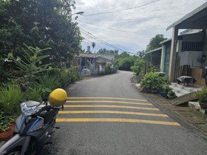 đất sổ riêng có 3 nền đường nhựa