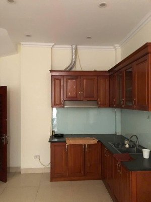 cho thuê nhà ngõ 265 bồ đề, dt 33m x 5 tầng, mt 4.5m, 3 ngủ, giá 13 triệu