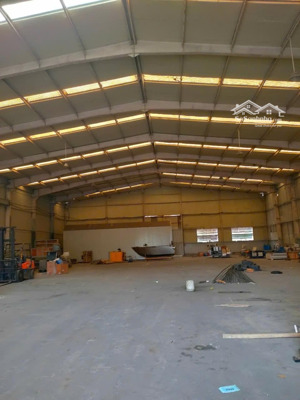 cho thuê nhà xưởng gần đô thị, cơ sở hạ tầng hoàn chỉnh - gần 900m2