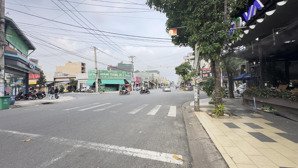 cho thuê nhà sát góc ngã tư mặt phố d1, 14 tr/th, 100m2, đẹp bao giá siêu hời, thuận an, bình dương