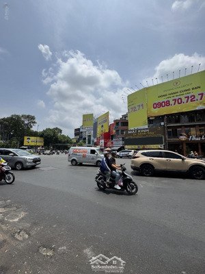vị trí vàng nhà mt nguyễn thị minh khai, q3 ngang 10m trệt lửng 3 lầu ngay vòng xoay lý thái tổ