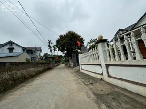 bán lô 1091m tặng nhà tân tiến giá chỉ 5 triệu , ô tô tránh nhau