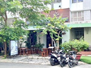 sang lại tiệm spa, nail, tóc trung tâm phú mỹ hưng quận 7 đầy đủ trang thiết bị, có lượng khách sẵn