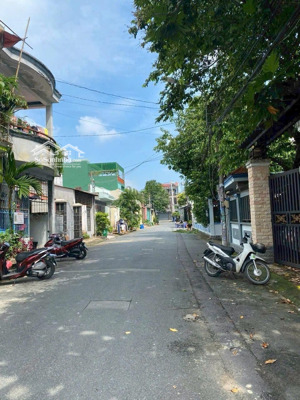 bán đất đường 182, phường tăng nhơn phú a. hẻm xe hơi *diện tích đất công nhận: 79