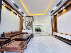 nhà độc lập hiện đại mặt đường thông bể bơi quỳnh hoàng kinh doanh buôn bán tốt