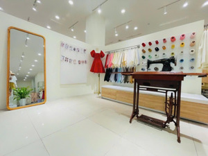 cho thuê nhà đường lê duẩn, diện tích đất 150m2 x 2,5 tầng, giá chỉ 40 triệu/ tháng
