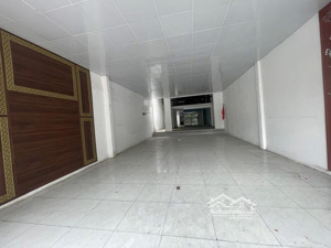 cho thuê nhà mt tôn đức thắng ! liên chiểu
dt 180m2 #ngang6m
mb phía trước trống suốt
sau