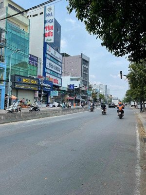 cho thuê nhà mặt tiền 5x16m, 1 trệt, 2 lầu, sân thượng, đường huỳnh tấn phát, q7