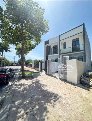 ngợp ngân hàng cần bán gấp ngôi nhà mới xây dựng tại tt long đất chỉ 1 tỷ 5