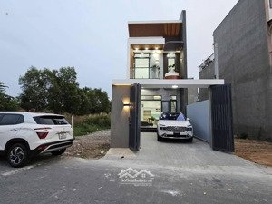 nhà 1 trệt 1 lầu phường định hoà tdm vị trí đẹp giáp tp mới bình dương