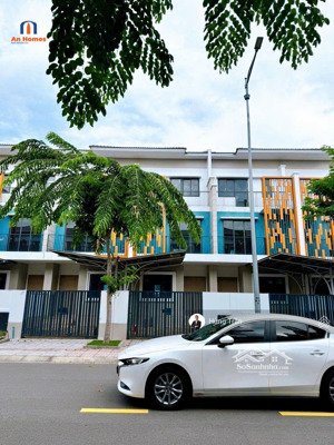 bán nhà phố 3 tầng sun casa central kcn vsip iia, tân uyên trả trước hơn 1 tỷ nhận nhà ở ngay
