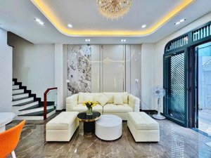 giảm sâu 300tr!! chỉ còn 2tỷ130 sở hữu ngay nhà hxh nguyễn đình chiểu,p4, phú nhuận, dt 48m2, shr