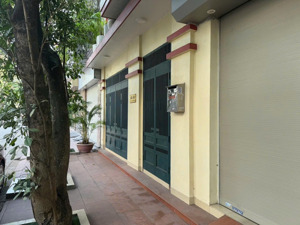 siêu phẩm dòng tiền 8 tầng thang máy ccmn đẳng cấp trần duy hưng - 148m2 giá chỉ 246.5tr/m2