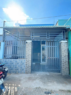 cần bán gấp nhà cấp 4 giá 1tỷ200 có sổ hồng riêng , nằm gần đường lớn tỉnh lộ10