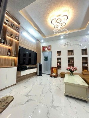 sổ hồng sẵn, sang nhượng gấp nhà đang cho thuê đường quang trung, long khánh, đn. giá 1ty6, 80m2