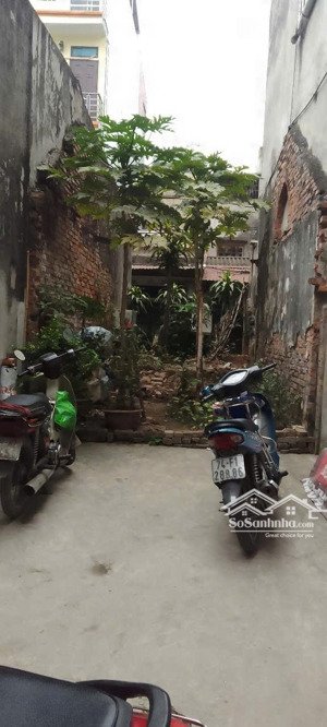 đất sạch sổ đỏ chính chủ,2 mặt ngõ kinh doanh,ô tô vào,yên viên lên quận giá trị tăng:0989883008