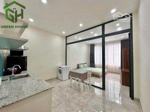 cho thuê chdv 40m2, bancong thoáng mát , ánh sáng tự nhiên ngay đường nguyễn công hoan - phú nhuận