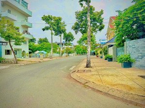 bán căn nhà hiện đại góc đs 2 và đs 3 kdc thái dương, phường 6, tp tân an . _ dt : 15 x 24 .