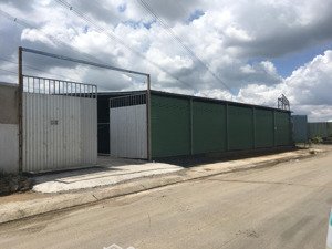 cho thuê bãi đã đúc bê tông có kho nhỏ 250m2