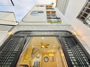 cuối năm cần tiền bán gấp nhà đ.hoa đào - p.2 - q.phú nhuận, giá 3tỷ05 đang cho thuê 16triệu/1tháng