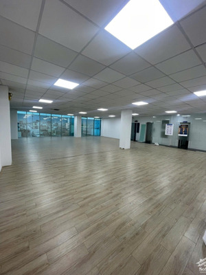 cho thuê văn phòng 250m2 mặt tiền nguyễn xí đoạn 2 chiều
