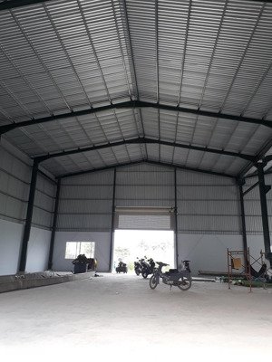 cho thuê 2 kho, xưởng mới dựng dt 150m và 130m cạnh nhau gần đường bùi viện, kiến an