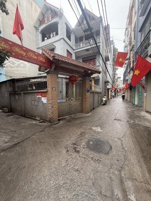 siêu hiếm lô góc đa sỹ - kiến hưng 36m2 5 tầng mt3,8m nhà dân tự xây. chỉ có 6,5 tỷ các bác ơi!