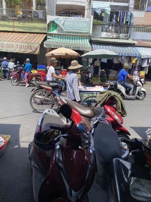 nhà mặt tiền đường nguyễn tiểu la, quận 10. 4,5x13m, nhà cấp 4 tiện xây mới, lô góc. nhỉnh 10 tỷ