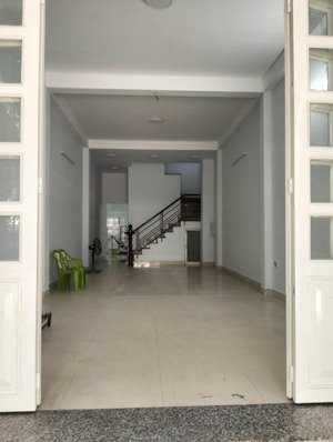 cho khách thuê làm văn phòng hoặc spa hoặc ở