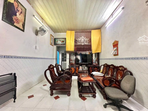 hot bán nhà 187m2 ngang 5m mặt tiền đường ngay vincom dĩ an - giá đầu tư chỉ 5.8 tỷ