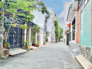 cho thuê nhà hxh đường trương công định. gần cc harmona _ dt: 5x13m, nhà mới 3 tầng. giá 16tr/tháng