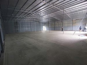 cho thuê kho xưởng nguyễn xiển. dt 410m, mt 20m, điện 3fa, xe 10 tấn vào, giá 41tr. lh 0968102683
