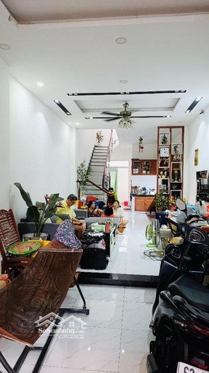 nhanh tay kẻo lở nhà 4 tầng (mtkd) giảm 700tr hơn 10 tỉ