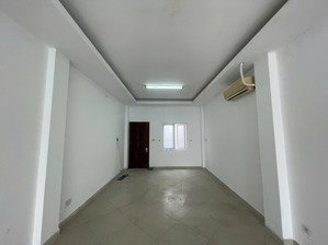 chính chủ cho thuê văn phòng 60m² mặt tiền đường nơ trang long phù hợp công ty nhỏ, start-up