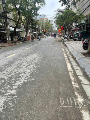 bán nhà mặt đường cát dài , lê chân . dt 103m - mt 4,3m - vị trí đẹp . lh mr.minh0829392392