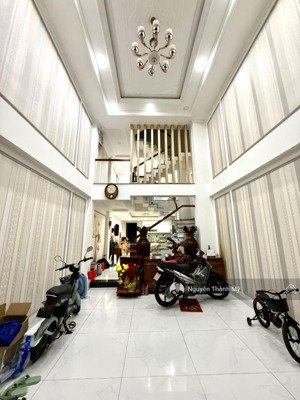 bán nhà quận 12 6.7 tỷ, đường lê thị riêng, 66m2, 5 tầng, sổ hồng 2025