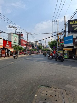 nhà mặt tiền. gần ngã 4 trung chánh. 8x24(191m2) cho winmart thuê 35tr. chỉ 14.39 tỷ còn tl