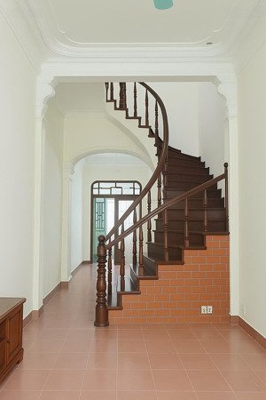 chính chủ cho thuê nhà mặt phố, 3 tầng. vị trí đẹp, tiện làm văn phòng, kinh doanh, hộ gia đình