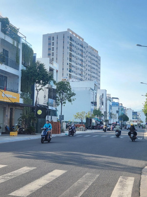 cần bán lô đất nặt đường thích quảng đức sát ngã tư với đường 22 nguyễn văn hưởng