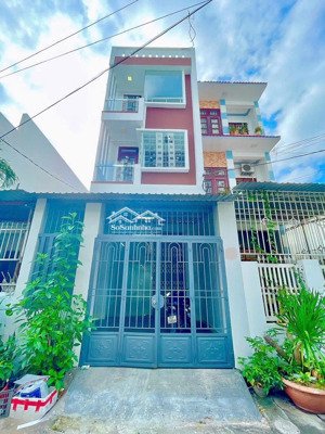 nhà phố 3 tầng giá rẻ ngay tp nha trang