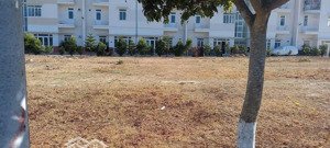 bán đất nền khu đấu giá hoàng thành đăk cấm tp kon tum .